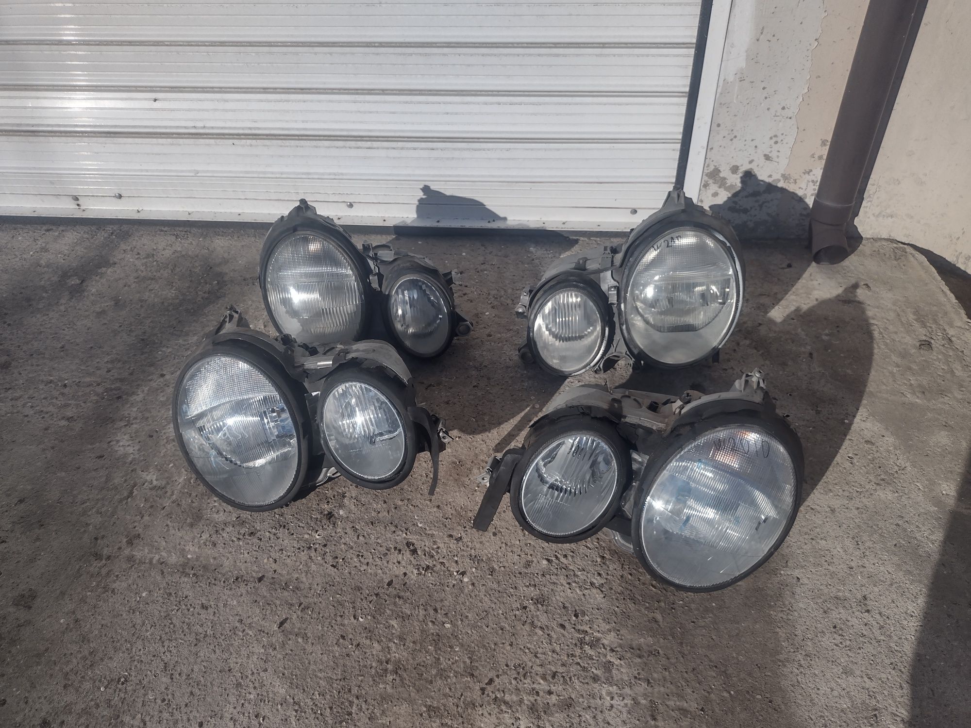 Продавам фарове за mercedes w210