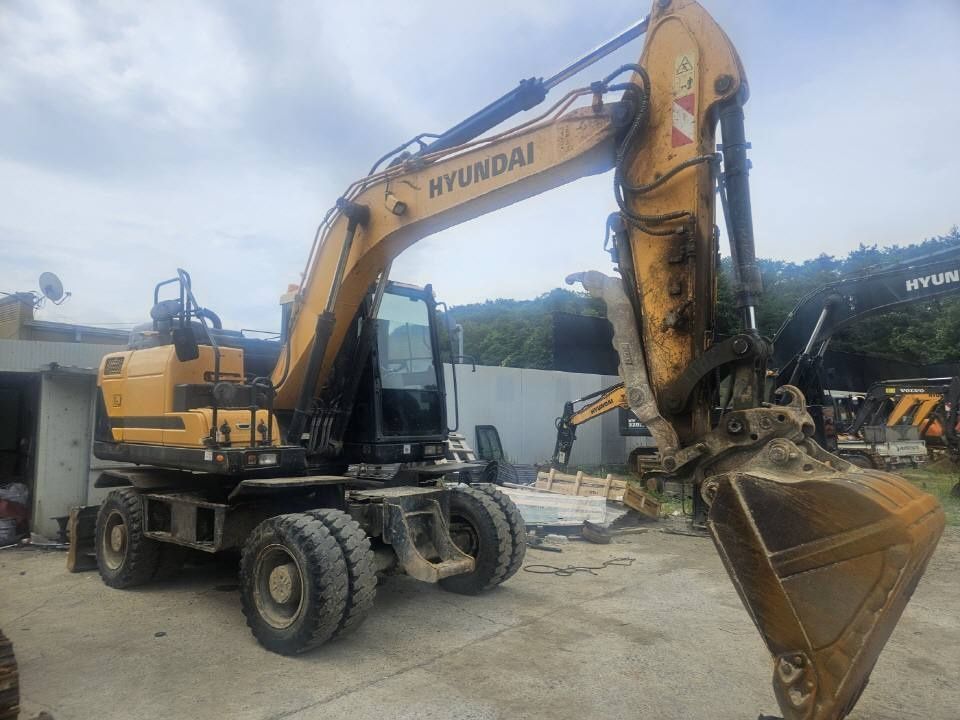 Экскаватор Хундай 145 сотилади