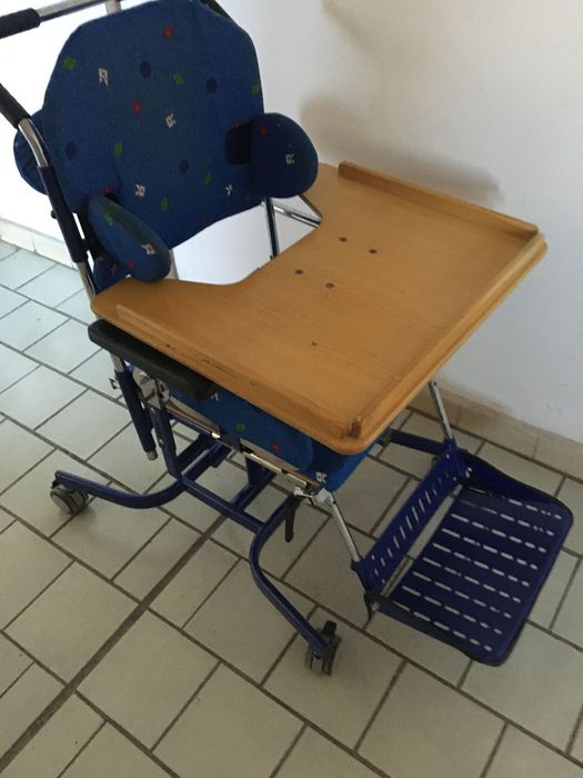 Инвалиден стол на колела