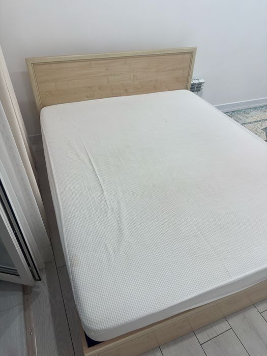 Кровать с матрасом