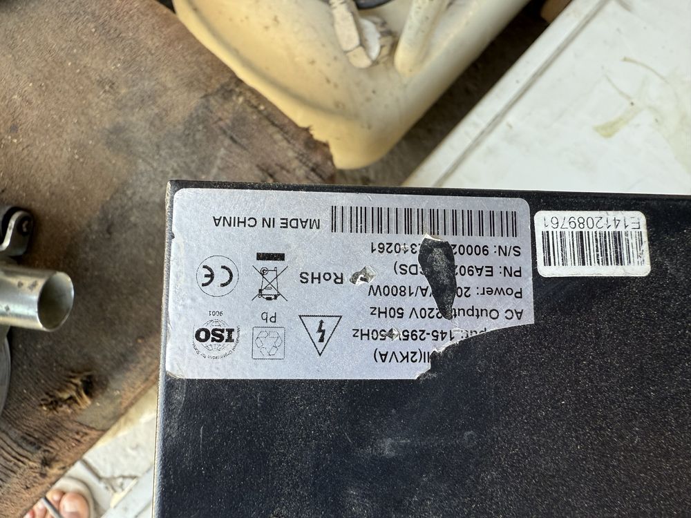 * UPS источник бесперибойного питания AVT 2klv