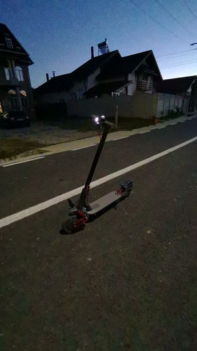 Vând trotineta electrica xiaomi M365 în stare perfecta