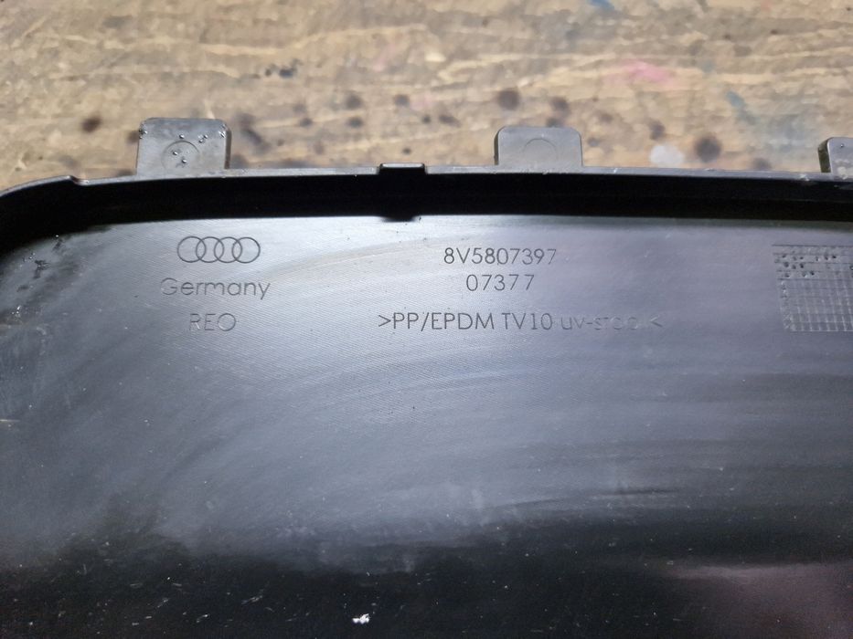 Capac cârlig remorcare spate Audi A3 8v 8V5807397