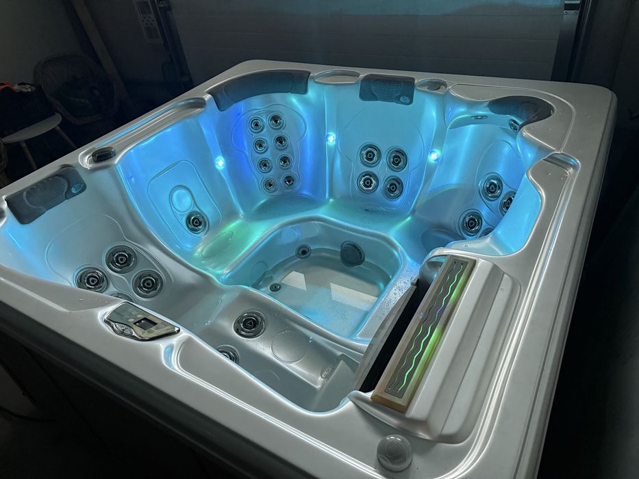 Jacuzzi ciubar spa piscina