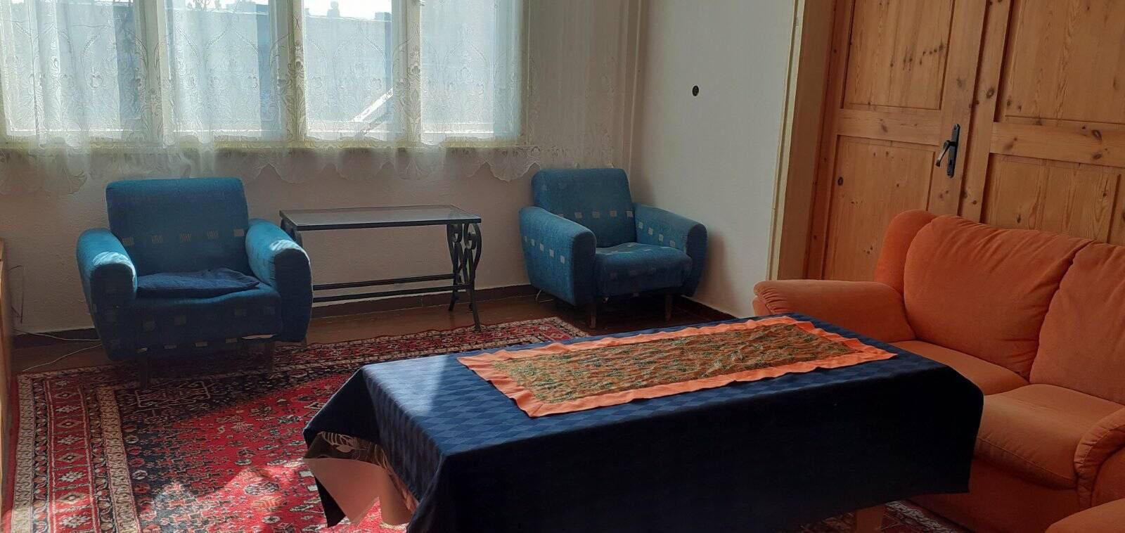 Тристаен апартамент под наем в Център