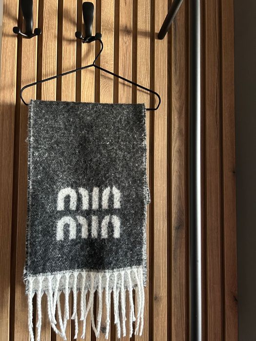 Зимен шал Miu Miu