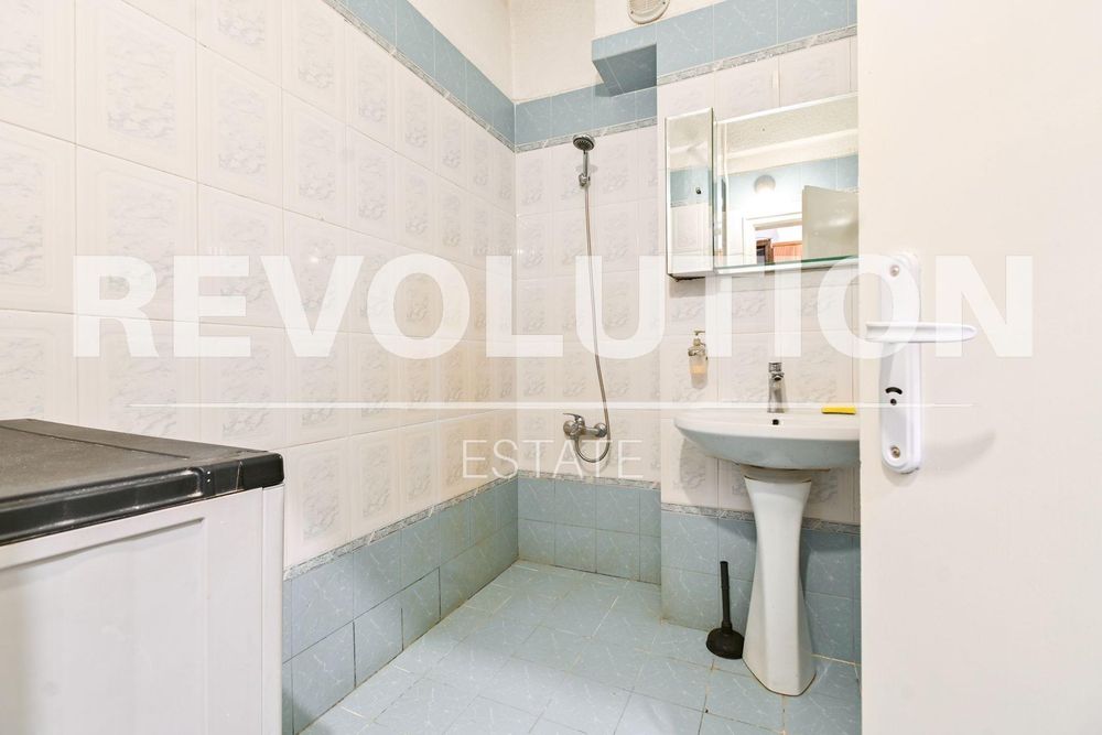 Тристаен апартамент в Центъра на София.