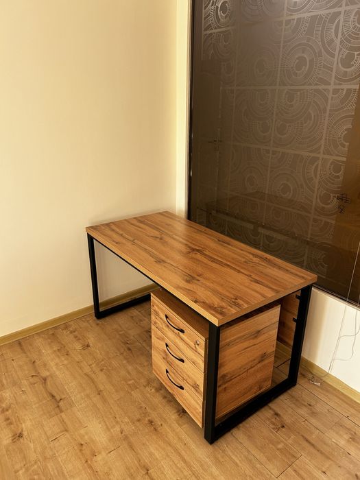 Столы и тумбы для офиса