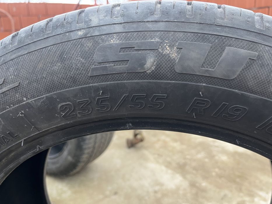 Vând cauciucuri 235 55 19