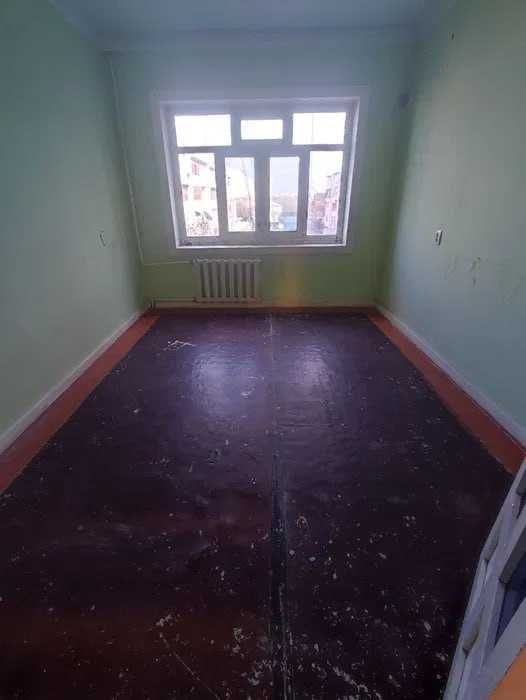 2 хонали 6 метрли балкони бор  квартира сотилади ДИНАМО