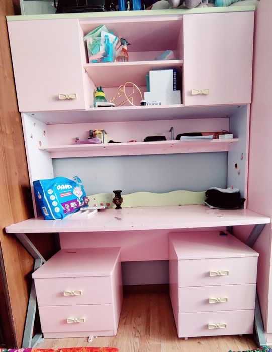 Продам парту и шкаф детский