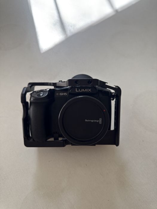 Продам фотоаппарт Panasonic Lumix GH5