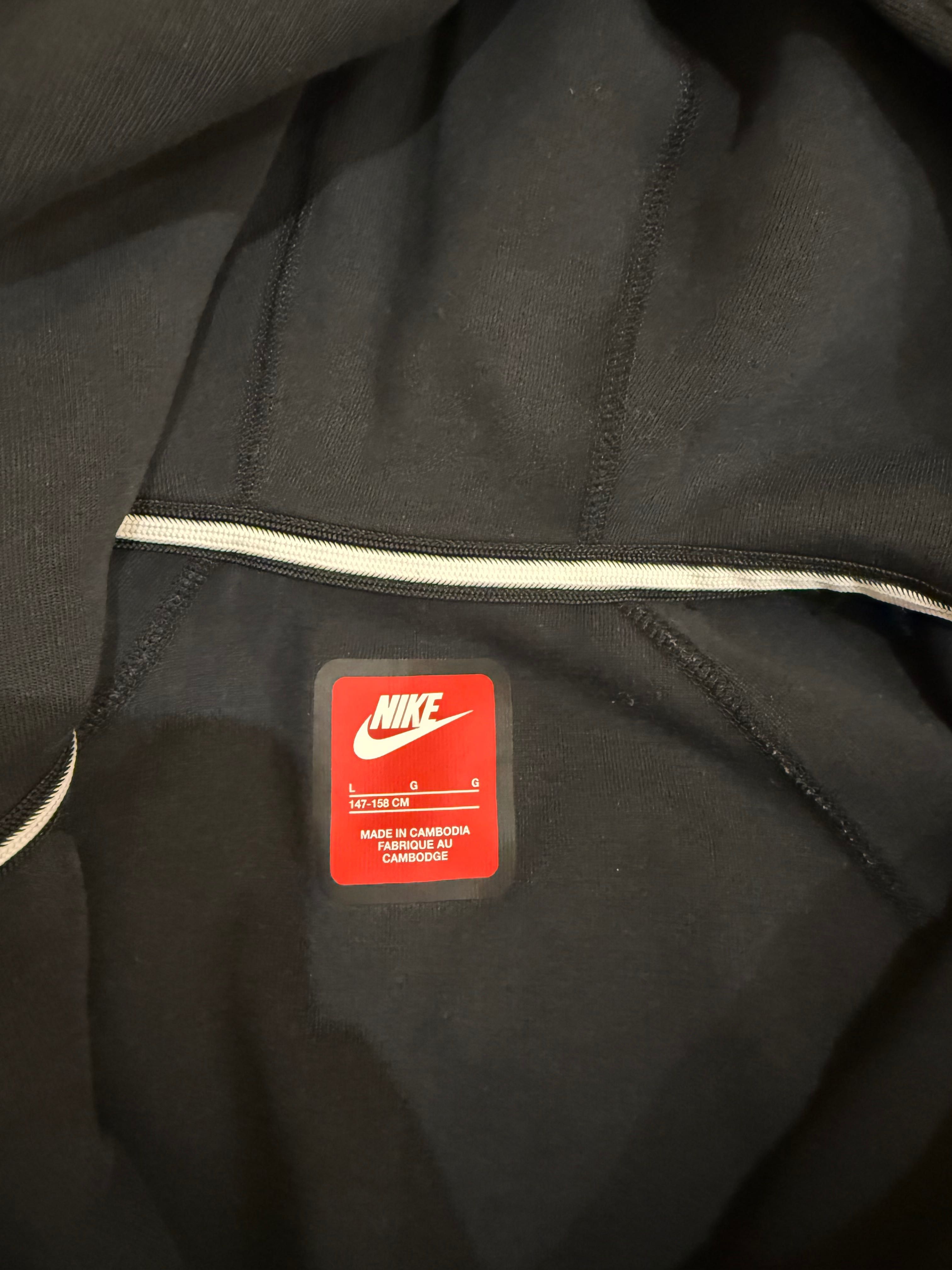 Спортен екип на  Nike Tech Fleece