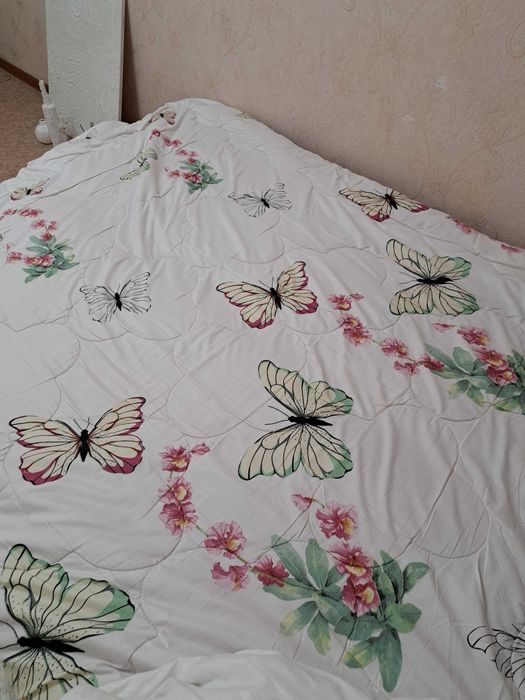 Двухспальное зимнее одеяло  продам