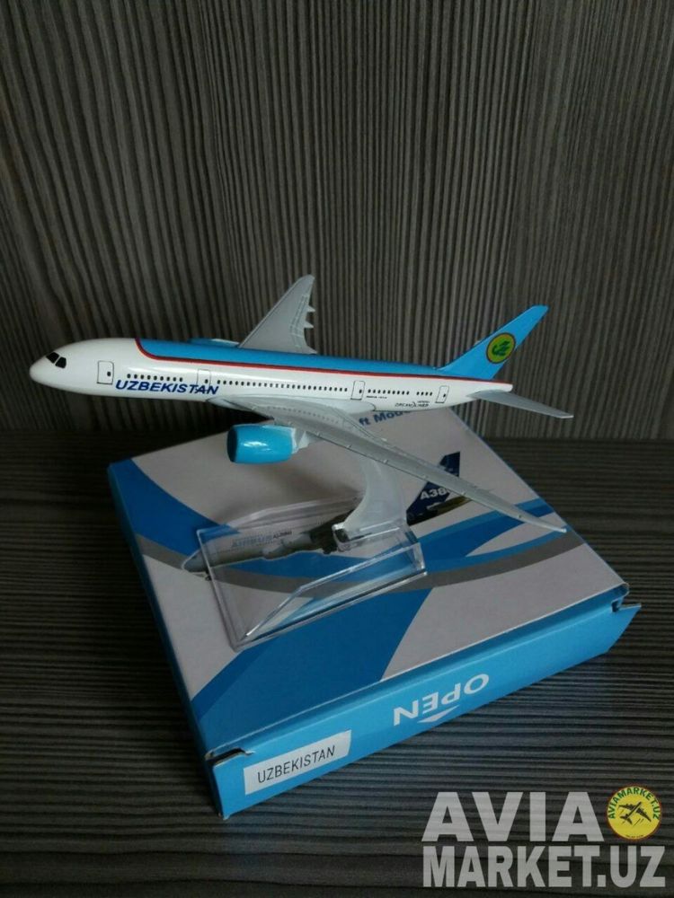 Самолет Boeing 787-8 Dream Liner Uzbekistan Airways подарок детям