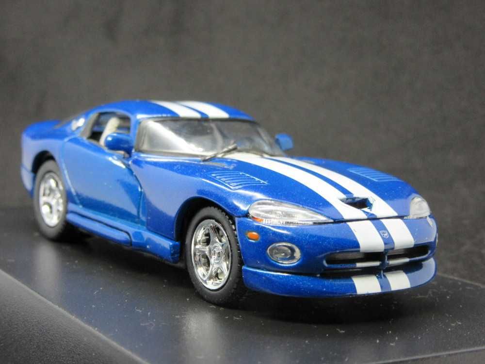 Macheta Dodge Viper SRT Universal Hobbies 1:43