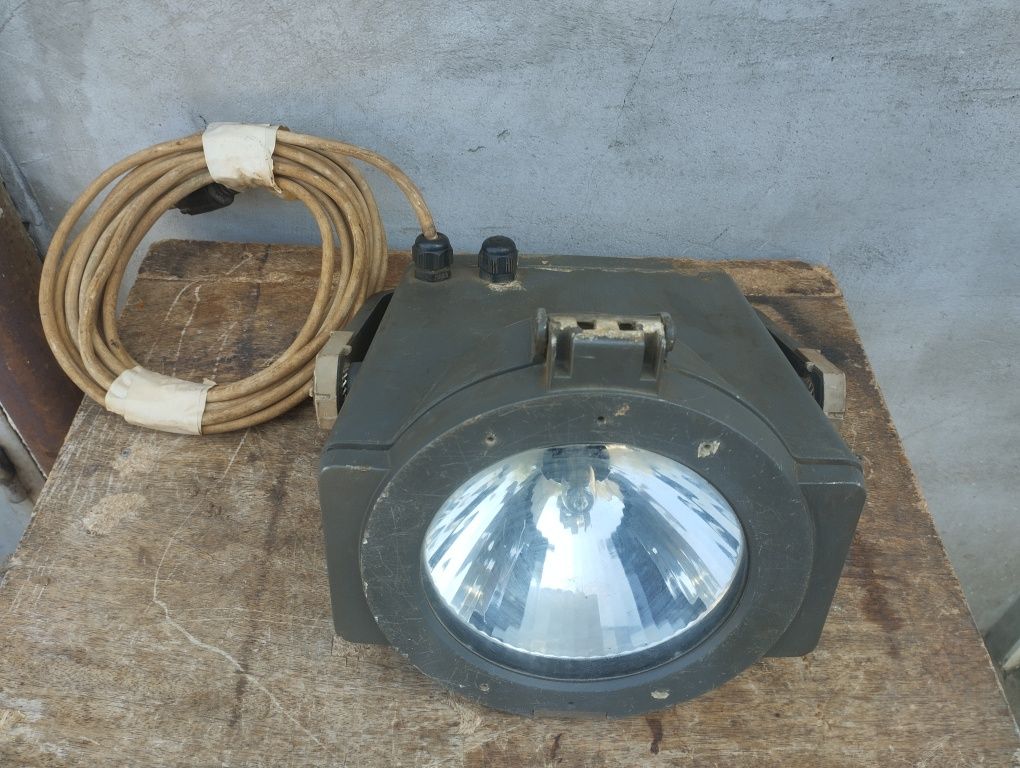 Индустриален прожектор Philip's mvf 606