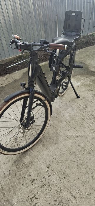 Vind bicicleta electrica cannondane  în stare foarte bună