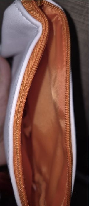 Geanta cosmetice Avon Anew