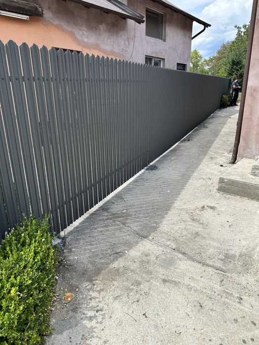 Constructi garduri si porti din plasa bordurata sipca metalica
