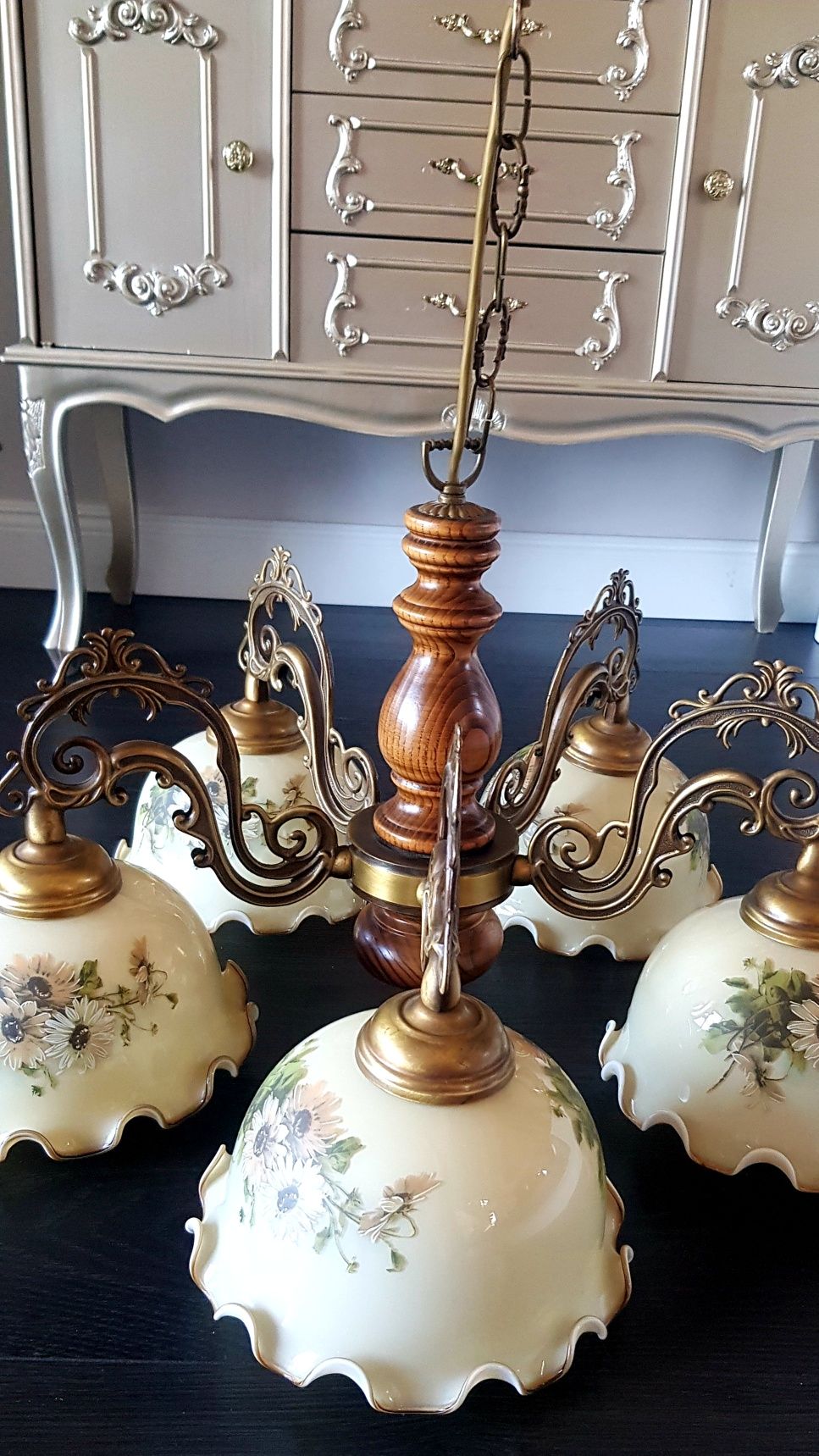 Candelabru vechi din bronz, lemn și sticlă