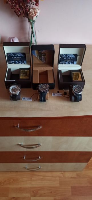 Vind ceasuri noi Fredric automate sau cu bateria preț 250lei și 300lei