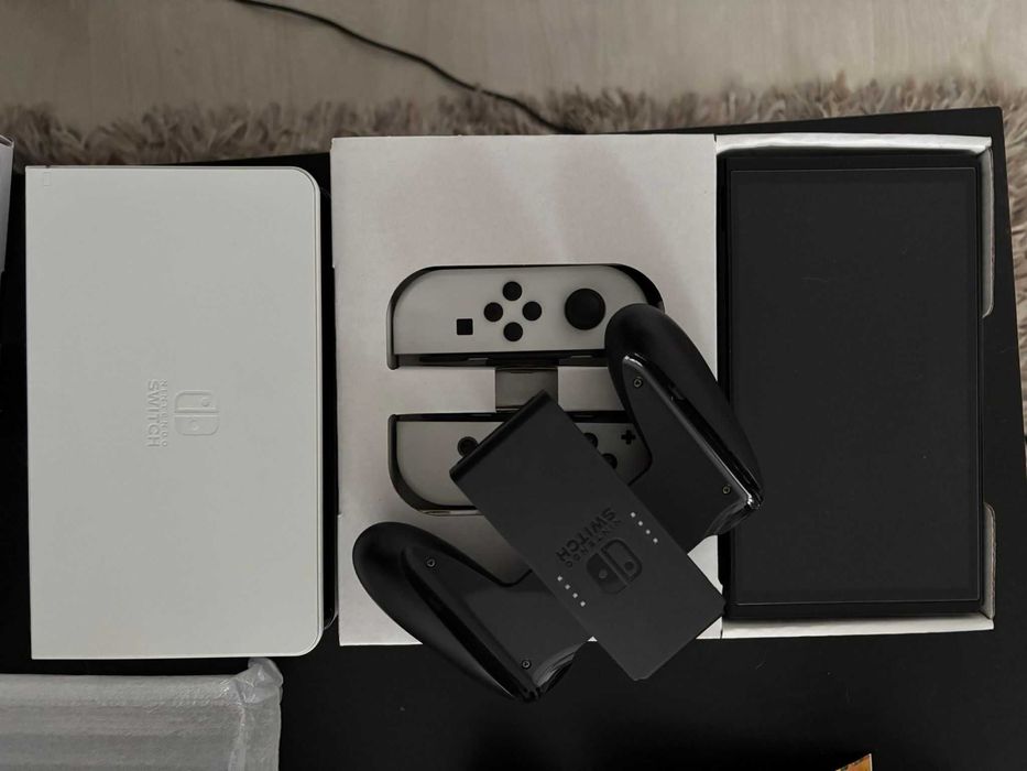 Consola NINTENDO Switch OLED White + Mario Kart 8 Deluxe + 6 luni NSO