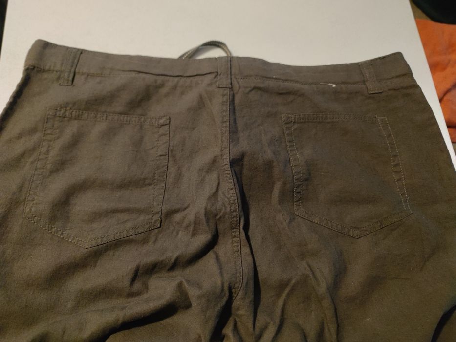 Pantaloni bărbătești