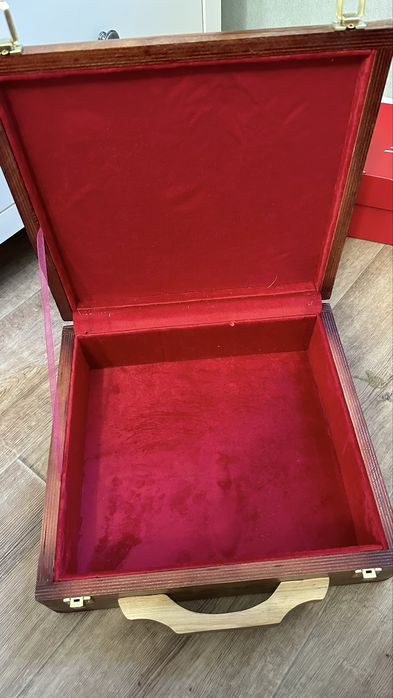 Деревянный чемодан