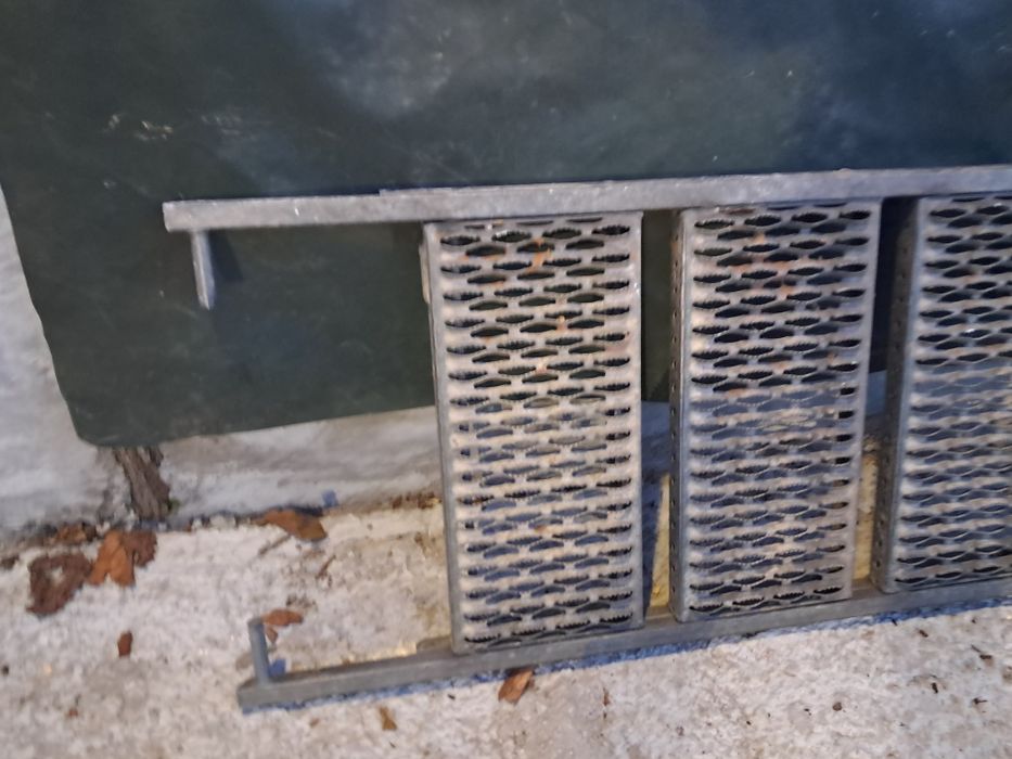 Малка стълба згаваема поцинкована от товарен бус  фургон