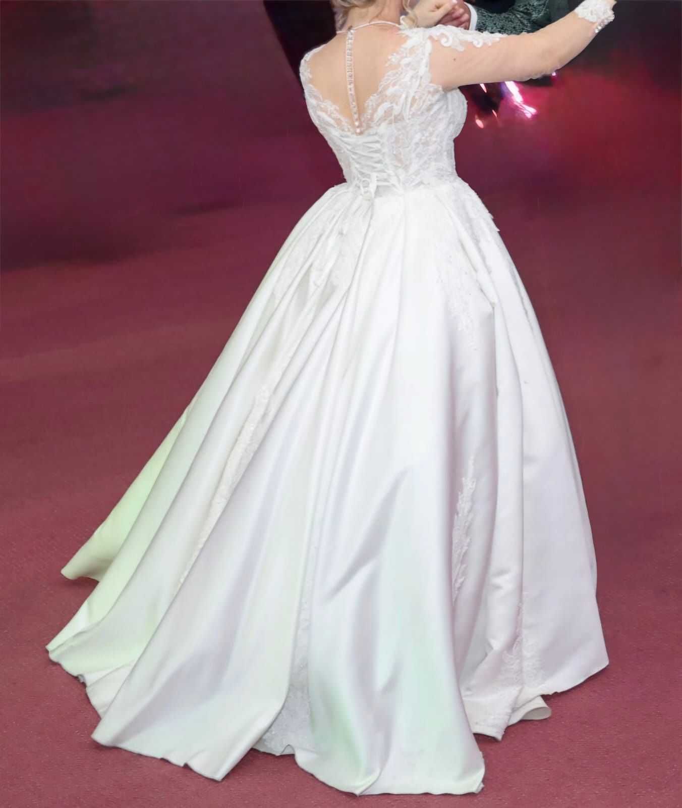 Vand rochie mireasa si accesorii