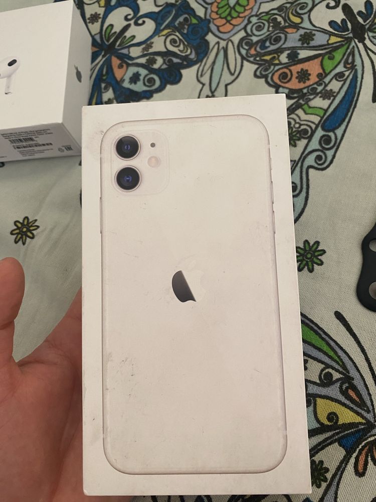 Продаю Iphone 11,белого цвета, на 128 гб