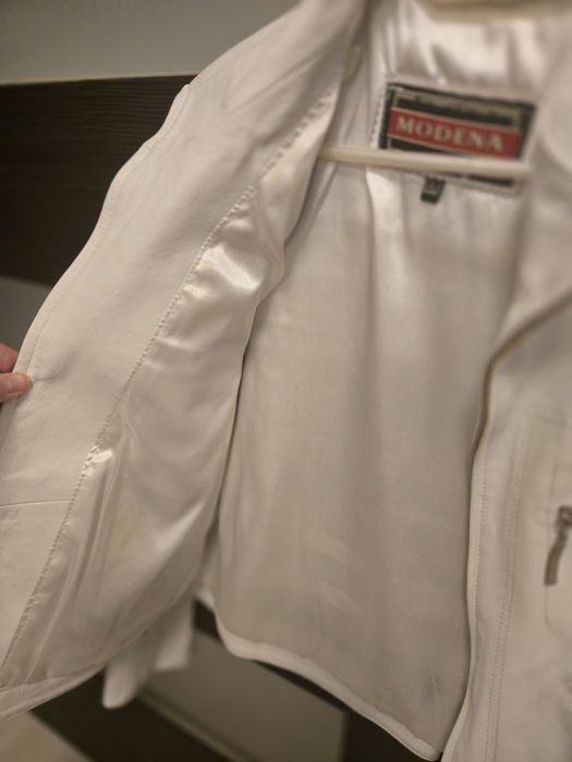 Vând geacă piele albă Modena, Italia