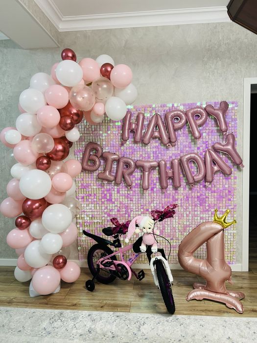 Фотозона розовая с аркой для шаров