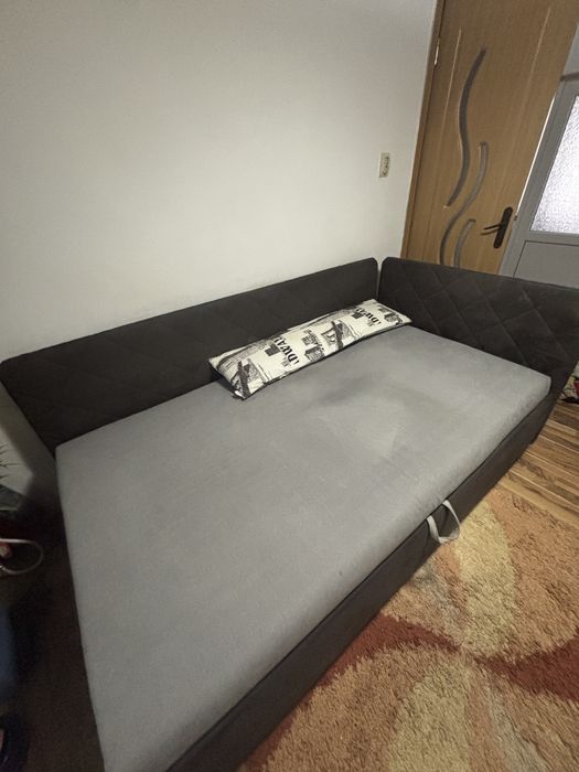 Pat tapitat pentru o persoana