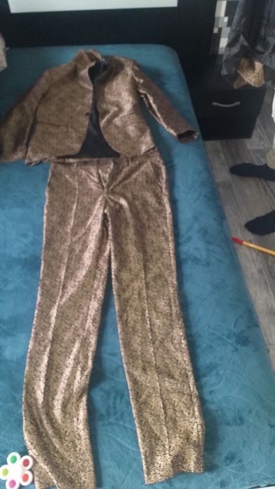 продавам костюм нов