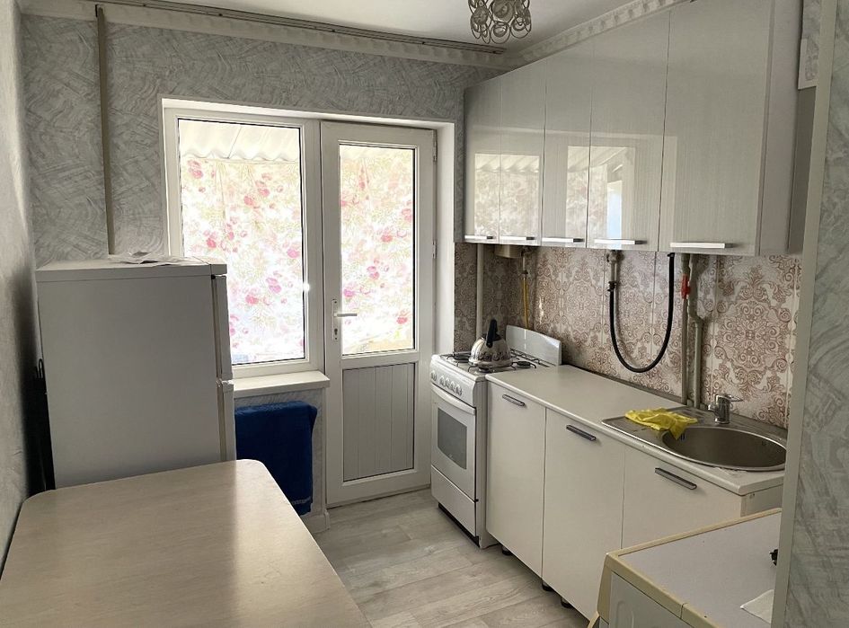 Сдам посуточно  8 мкр ,батыс ,алтын орда квартира есть kaspi red