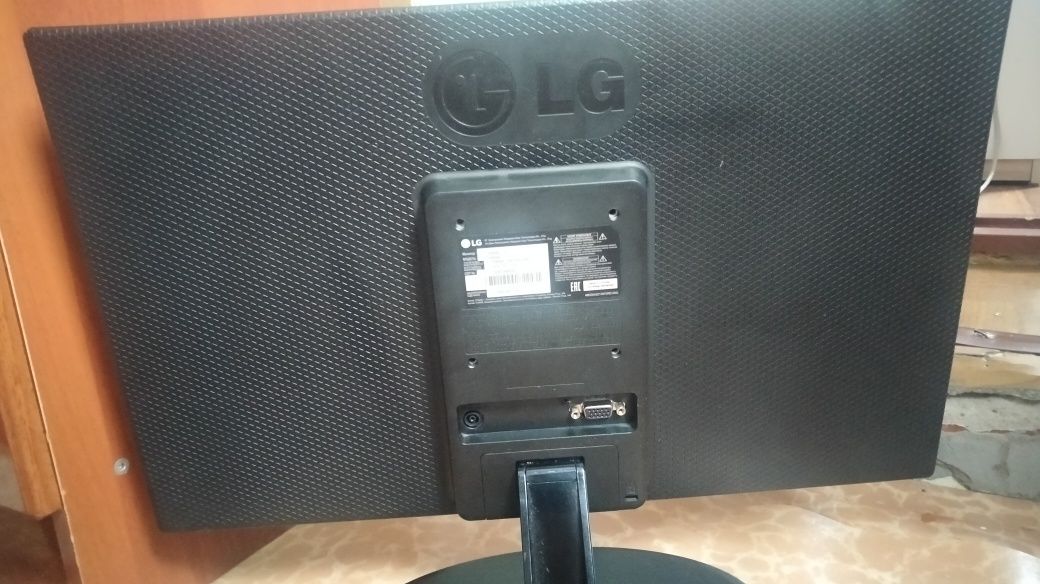 Монитор LG 20M38A-B