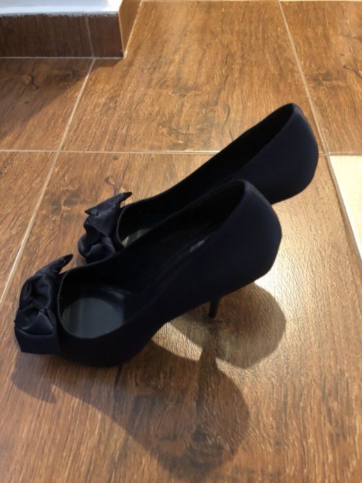 Vand pantofi marca Zara, mas.37