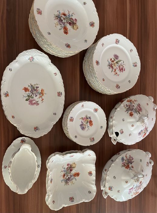 Порцеланов сервиз за хранене