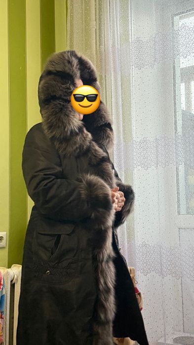 Продам куртку зимнею б/у но в очень хорошем состоянии.