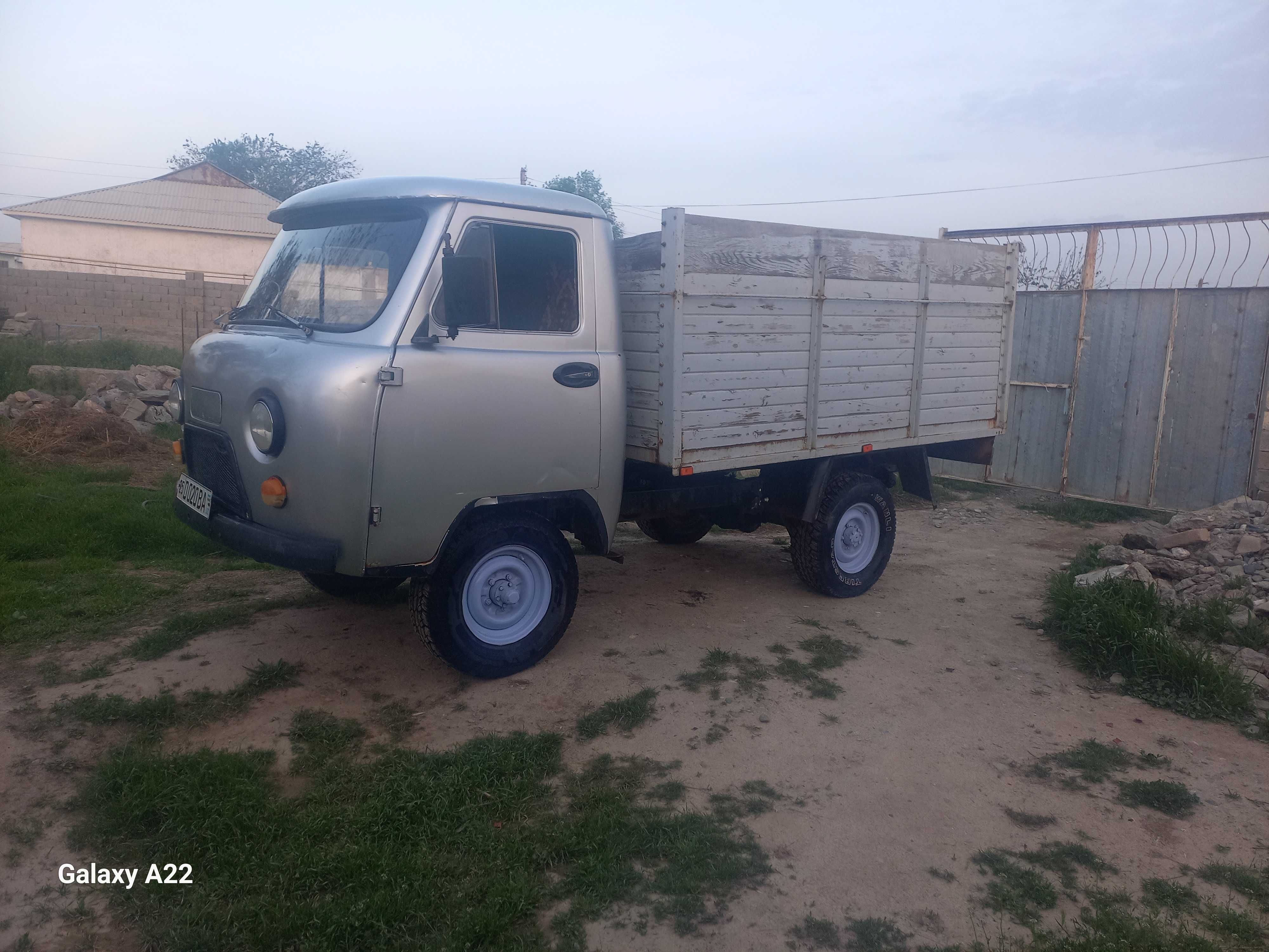 Uaz  452 bortli tentli