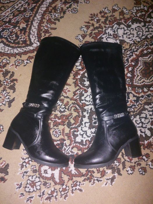 Продам зимние и осень весна сапоги по 15.000 тг