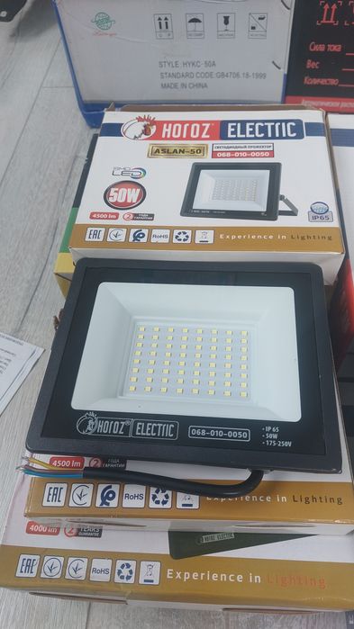 ПРОЖЕКТОР   НОВЫЙ! 100 W , 50 W.  Качество ОТЛИЧНОЕ! 10000 тг