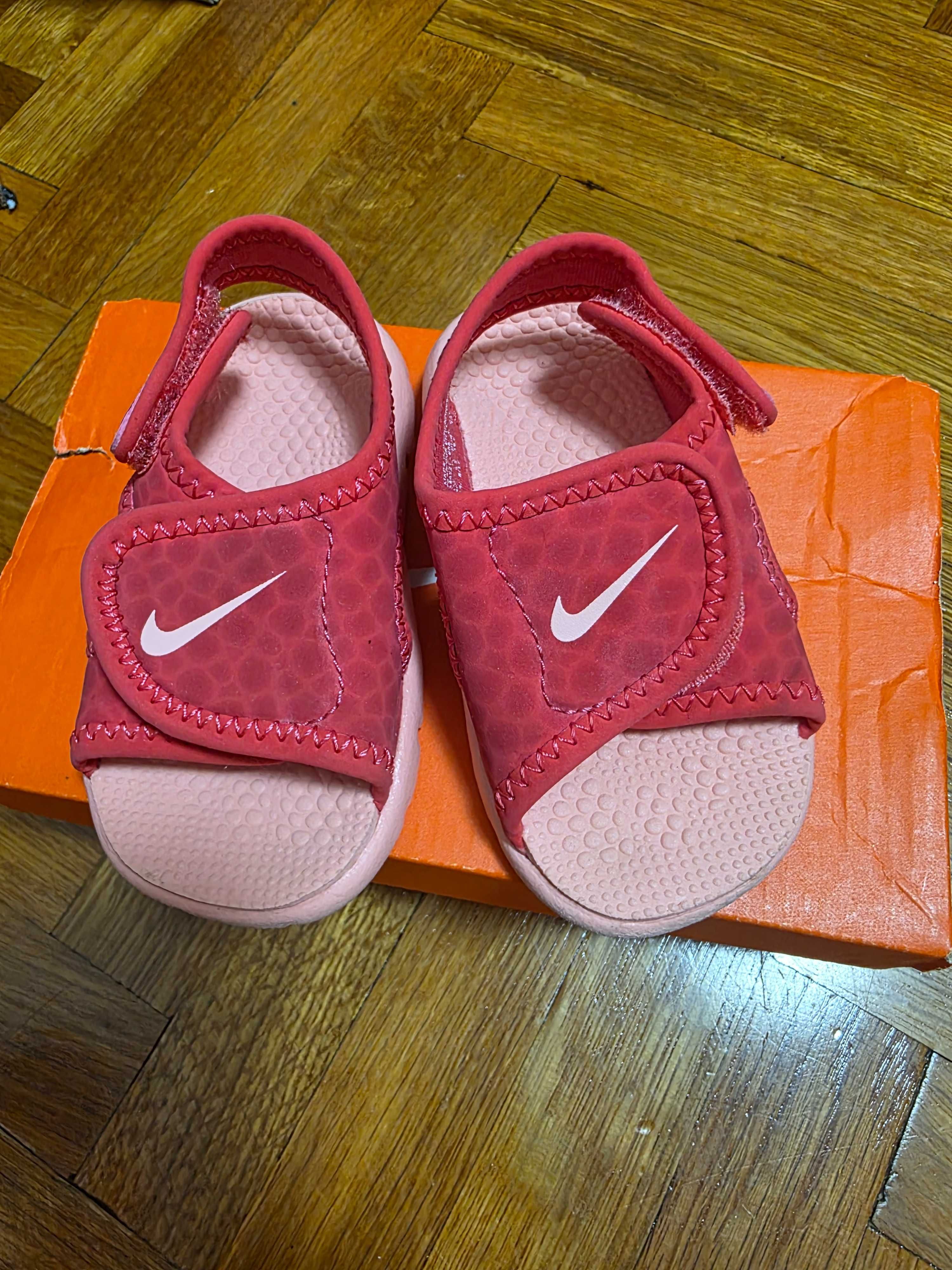 Бебешки сандалки Nike 18.5 р.
