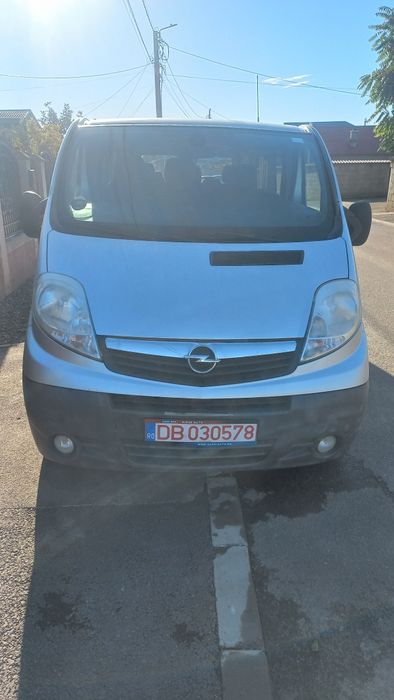 Vând Opel Vivaro