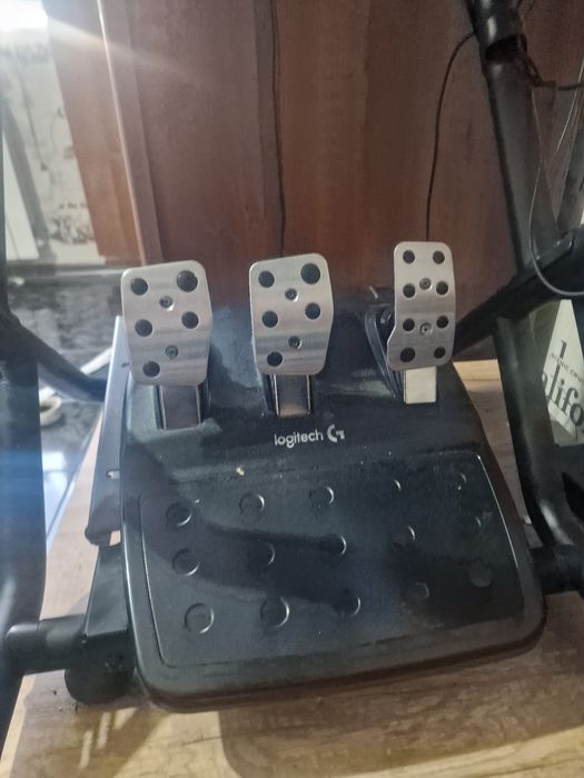 Продавам пълен комплект, подходящ за PlayStation 5 – всичко е топ!!!