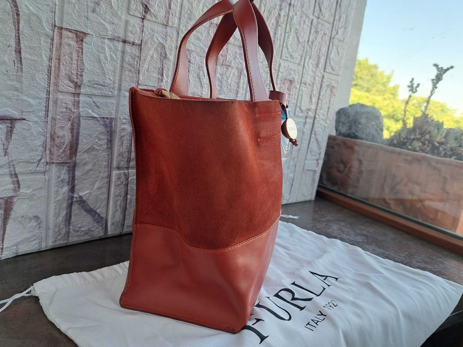 дамска чанта,Furla  малка керемидена чантичка-естествена кожа