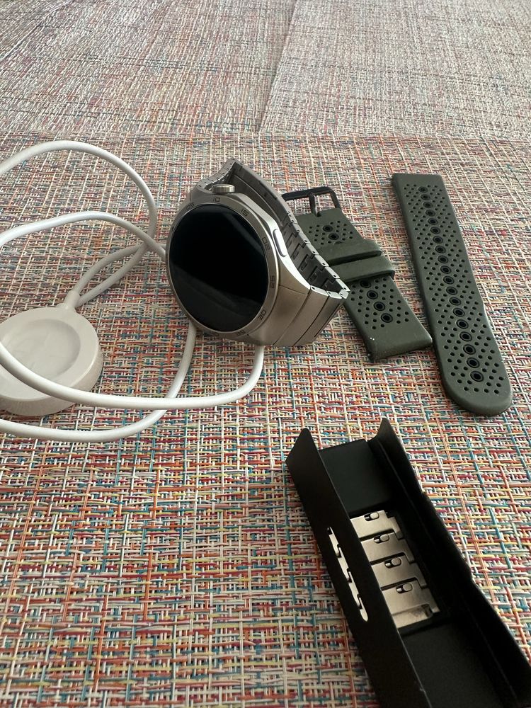 Часовник Huawei GT4