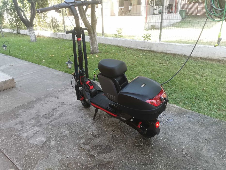 Vând trotineta electrica Segway ZT3 Pro